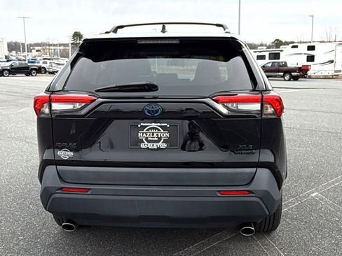 Used 2022 Toyota RAV4 XLE w/ Convenience Package image 8