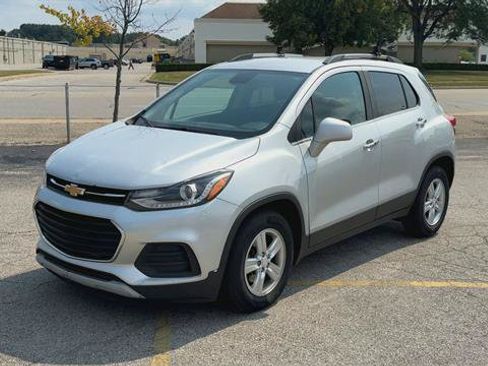 Used 2018 Chevrolet Trax LT w/ LT Convenience Package FWD image 4