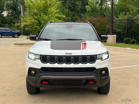 Used 2025 Jeep Compass Trailhawk AWD/4WD image 2