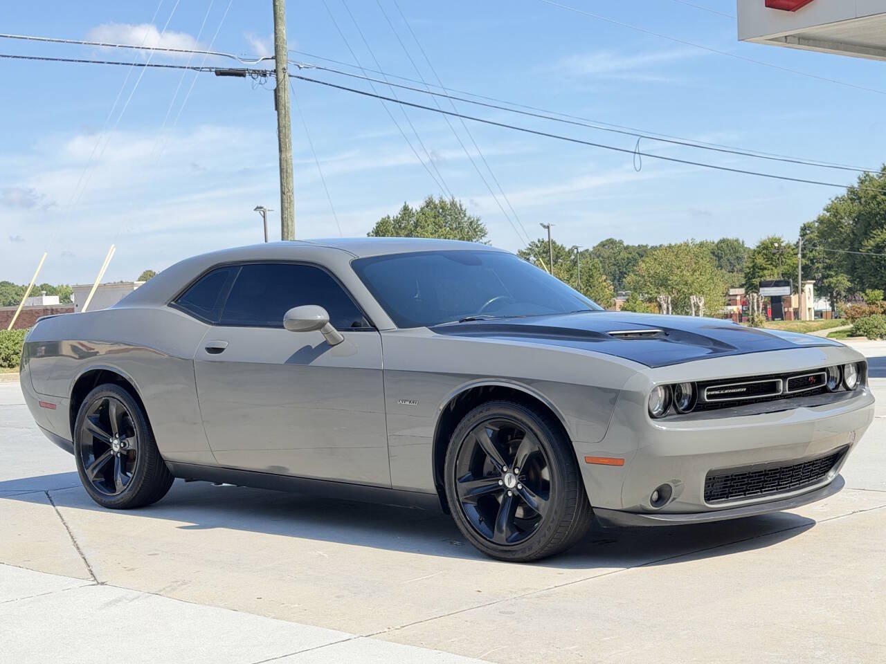 Used 2017 Dodge Challenger R/T RWD image 3
