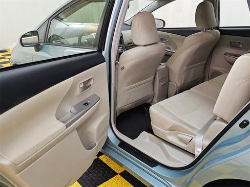 Used 2014 Toyota Prius V Three image 15