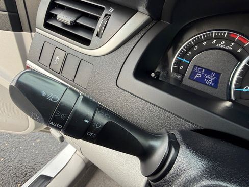 Used 2013 Toyota Camry XLE w/ Leather Pkg image 36