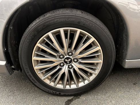 Used 2022 Mitsubishi Outlander 4WD Plug-In Hybrid image 32
