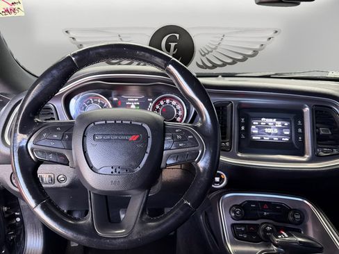Used 2015 Dodge Challenger SXT RWD image 10