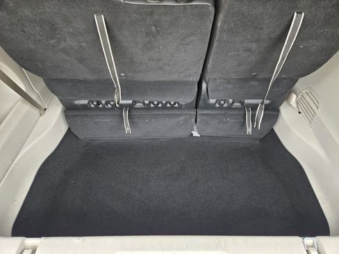 Used 2023 Chrysler Pacifica Touring-L FWD image 32