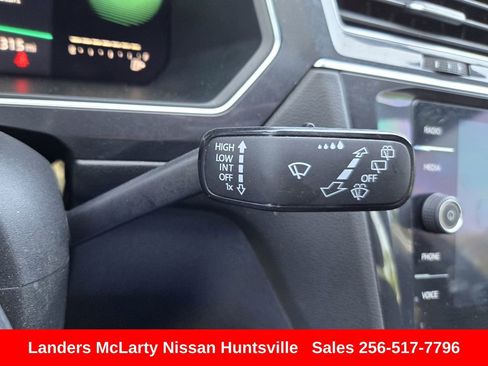 Used 2022 Volkswagen Tiguan SE R-Line image 25