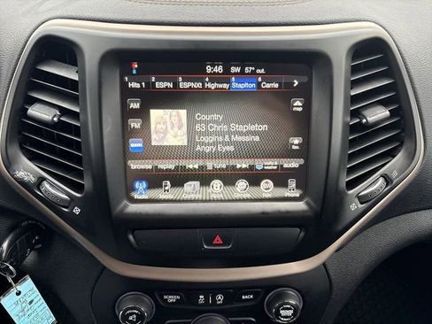 Used 2017 Jeep Cherokee Latitude w/ Cold Weather Group image 32