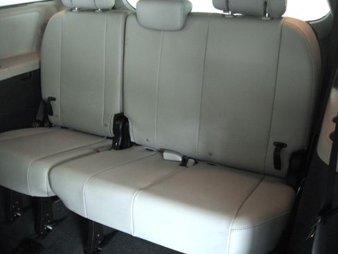 Used 2019 Toyota Sienna Limited Premium image 14