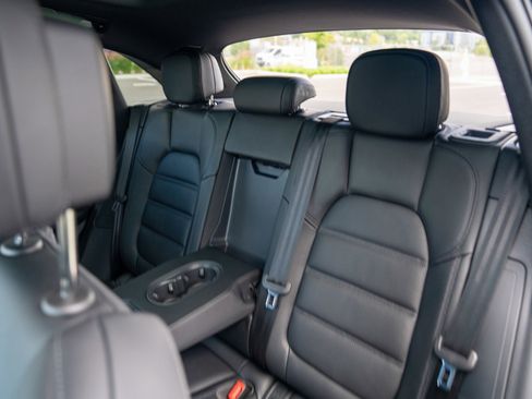Certified 2026 Porsche Macan AWD/4WD image 23