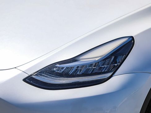 Used 2023 Tesla Model Y Long Range AWD/4WD image 8