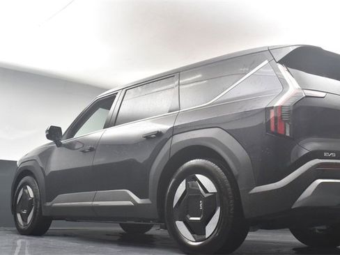 Certified 2026 Kia EV9 Light image 36