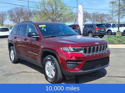 Used 2025 Jeep Grand Cherokee Laredo AWD/4WD image 3