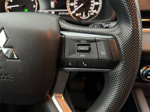 Used 2023 Mitsubishi Outlander ES image 19