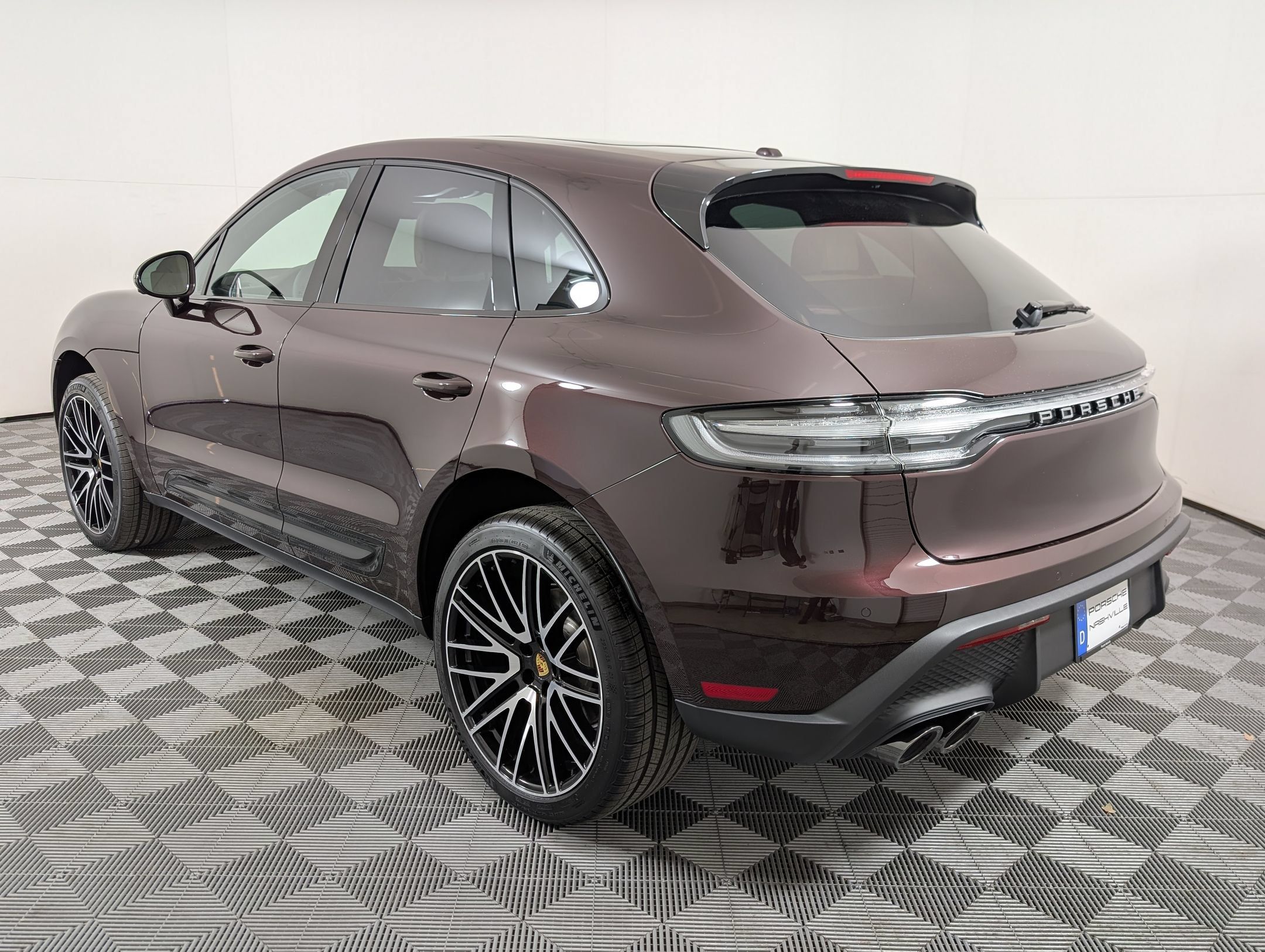 Used 2026 Porsche Macan AWD/4WD image 3