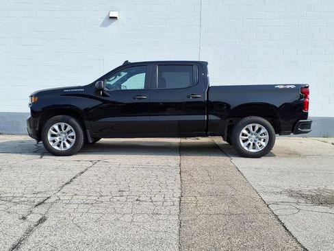 Used 2020 Chevrolet Silverado 1500 Custom w/ Custom Value Package AWD/4WD image 4