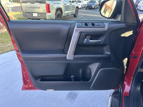 Used 2018 Toyota 4Runner SR5 Premium image 14