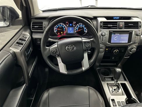 Used 2018 Toyota 4Runner SR5 Premium image 23