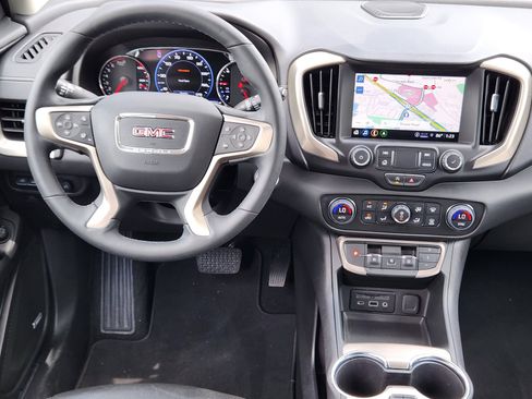 Used 2024 GMC Terrain Denali w/ Denali Premium Package AWD/4WD image 10