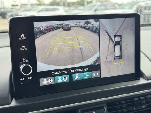Used 2025 Honda Pilot Elite image 17