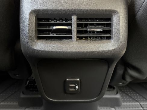 Used 2024 Chevrolet Equinox LT image 25