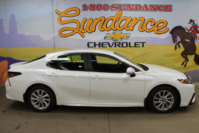 Used 2021 Toyota Camry SE FWD image 1