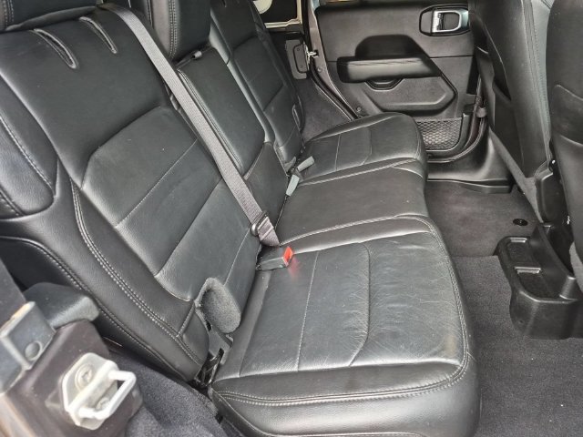 Used 2019 Jeep Wrangler Unlimited Sahara AWD/4WD image 29