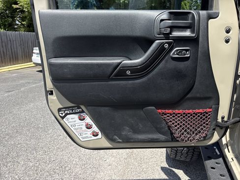 Used 2017 Jeep Wrangler Unlimited Rubicon AWD/4WD image 15
