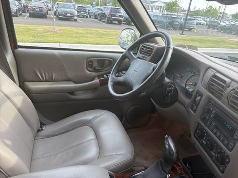 Used 1998 Oldsmobile Bravada AWD w/ Value Pkg image 18