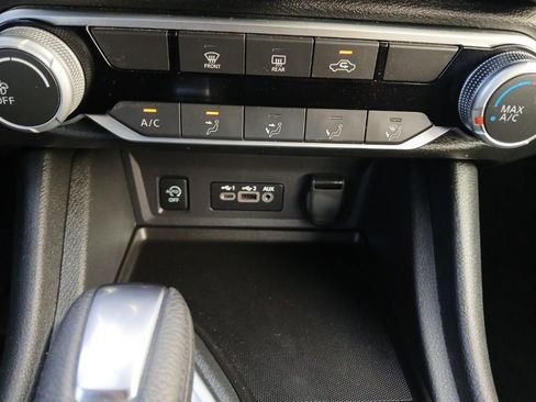 Used 2024 Nissan Sentra SV image 19