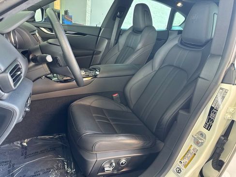 Certified 2023 Maserati Levante GT AWD/4WD image 18