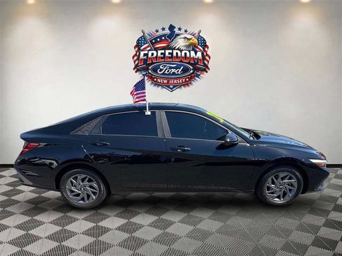 Used 2024 Hyundai Elantra SEL FWD image 4