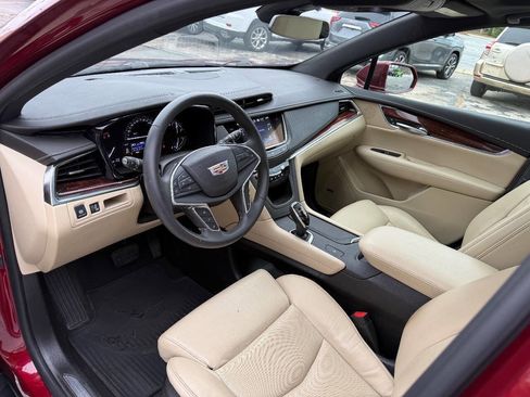 Used 2017 Cadillac XT5 Luxury w/ Driver Awareness Package image 21