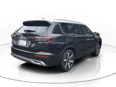 New 2025 Mitsubishi Outlander Platinum Edition image 4