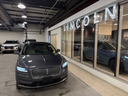 Used 2022 Lincoln Nautilus Reserve AWD/4WD image 2