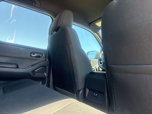 Certified 2025 Nissan Frontier PRO-4X image 30