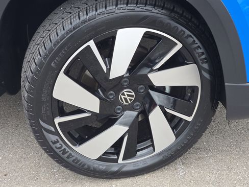 Certified 2023 Volkswagen Taos SEL AWD/4WD image 14