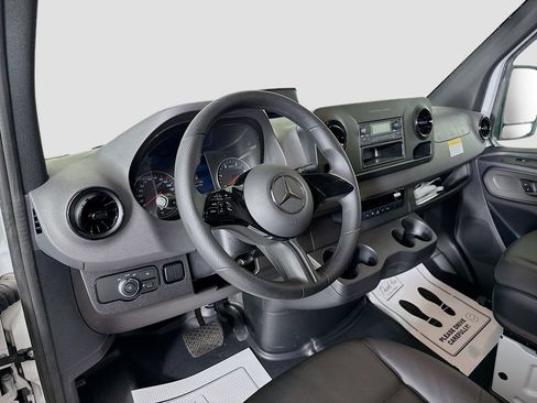 Used 2026 Mercedes-Benz Sprinter 4500 image 9