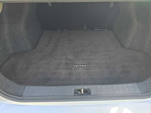 Used 2022 Nissan Versa SV FWD image 14
