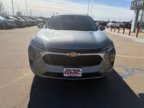 Certified 2025 Chevrolet Trax LT w/ LT Convenience Package image 2