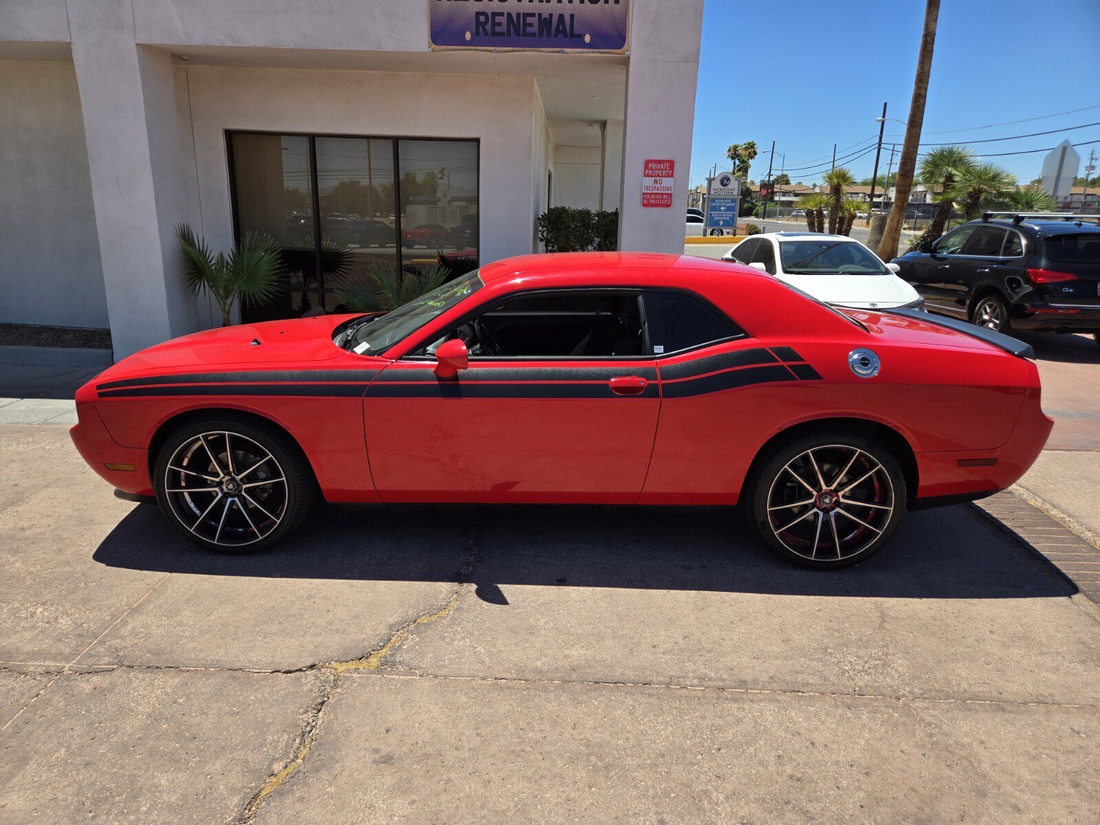 Used 2014 Dodge Challenger SXT RWD image 2