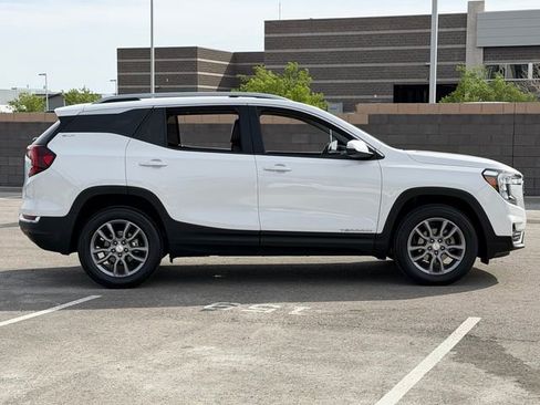 Used 2024 GMC Terrain SLT image 7