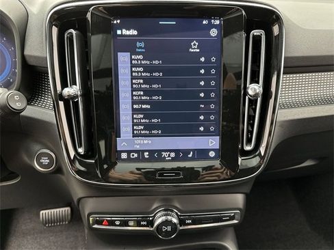 Certified 2025 Volvo XC40 B5 Plus image 16