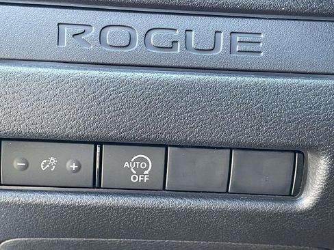 Used 2025 Nissan Rogue S image 18