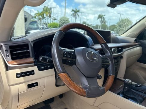 Used 2017 Lexus LX 570 4WD w/ Luxury Package image 5