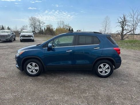 Used 2019 Chevrolet Trax LT w/ LT Convenience Package FWD image 3