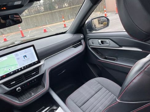 Used 2025 Ford Explorer ST-Line w/ ST-Line Street Pack image 24