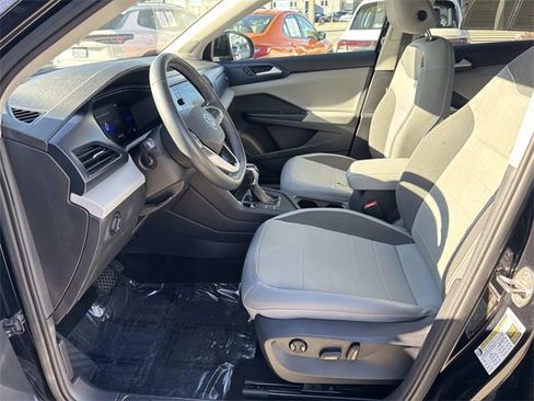 Certified 2023 Volkswagen Taos SE w/ Panoramic Sunroof Package image 17