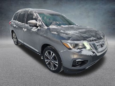 Used 2019 Nissan Pathfinder Platinum image 3