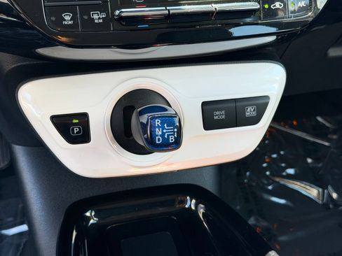 Used 2017 Toyota Prius Three Touring w/ Carpet Mat Package FWD image 23