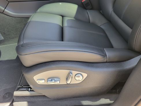New 2026 Porsche Macan AWD/4WD image 25